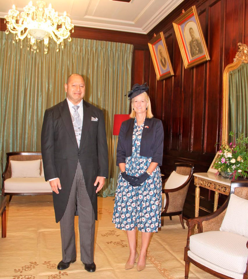 British High Commissioner Lucy Joyce presents credentials to His Majesty King Tupou VI of Tonga - Consulate General of the Kingdom of Tonga in Portugal