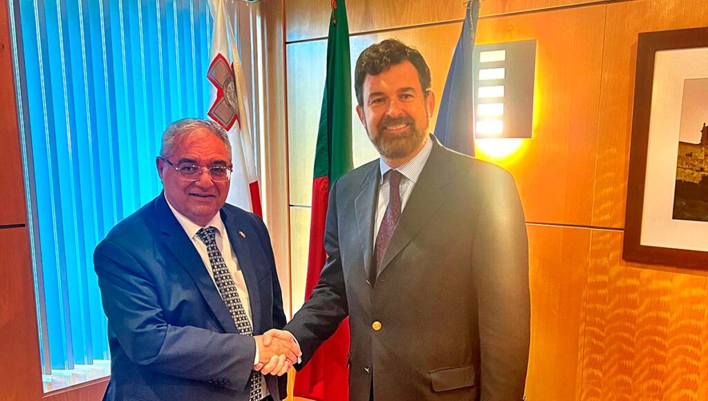 O Cônsul-Geral de Tonga, Anthony Bailey, efectua uma visita de cortesia ao Embaixador da República de Malta - Consulate General of the Kingdom of Tonga in Portugal O Cônsul-Geral de Tonga, Anthony Bailey, efectua uma visita de cortesia ao Embaixador da República de Malta - Consulate General of the Kingdom of Tonga in Portugal
