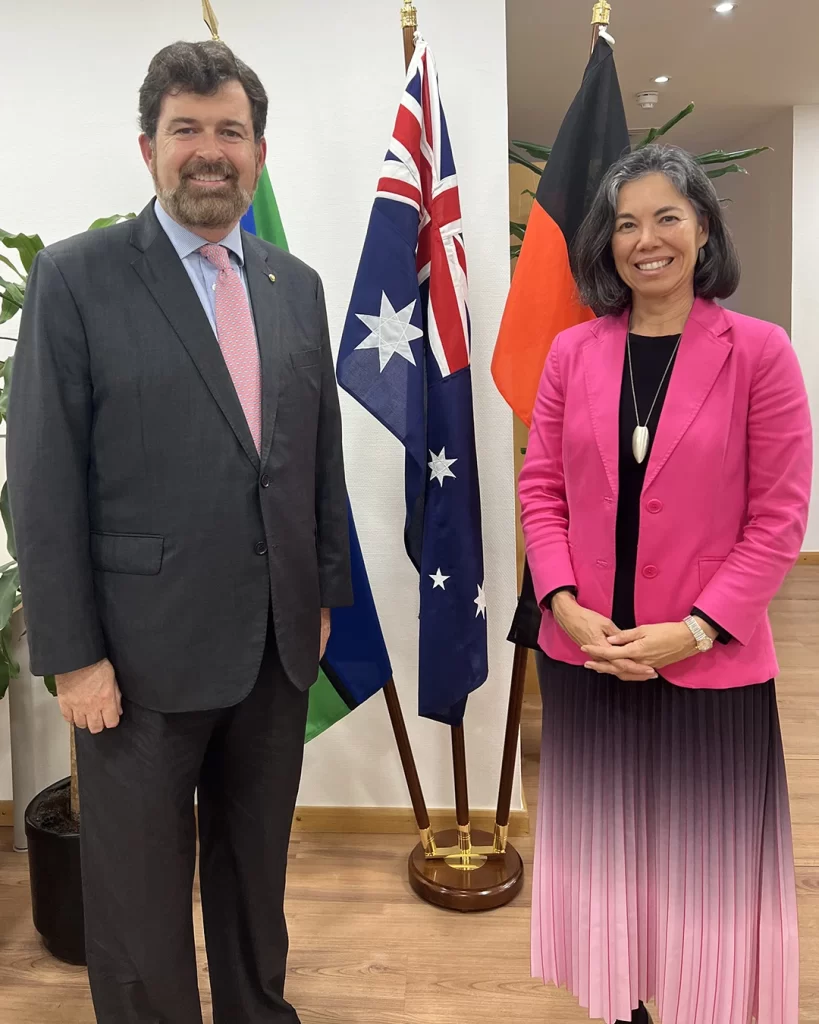 Cônsul Geral de Tonga Anthony Bailey visita o Embaixador da Austrália em Portugal - Consulate General of the Kingdom of Tonga in Portugal Cônsul Geral de Tonga Anthony Bailey visita o Embaixador da Austrália em Portugal - Consulate General of the Kingdom of Tonga in Portugal