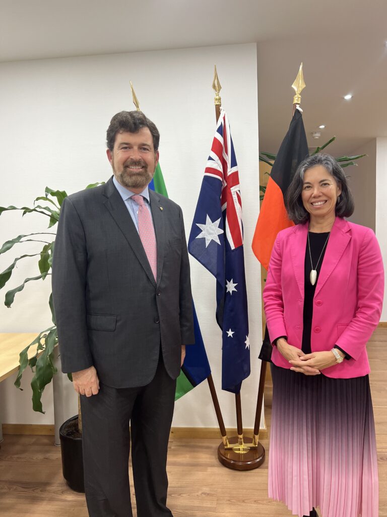 Cônsul Geral de Tonga Anthony Bailey visita o Embaixador da Austrália em Portugal - Consulate General of the Kingdom of Tonga in Portugal