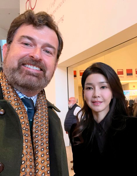 O Cônsul-Geral de Tonga, Anthony Bailey, encontra-se com a Primeira-Dama da República da Coreia - Consulate General of the Kingdom of Tonga in Portugal