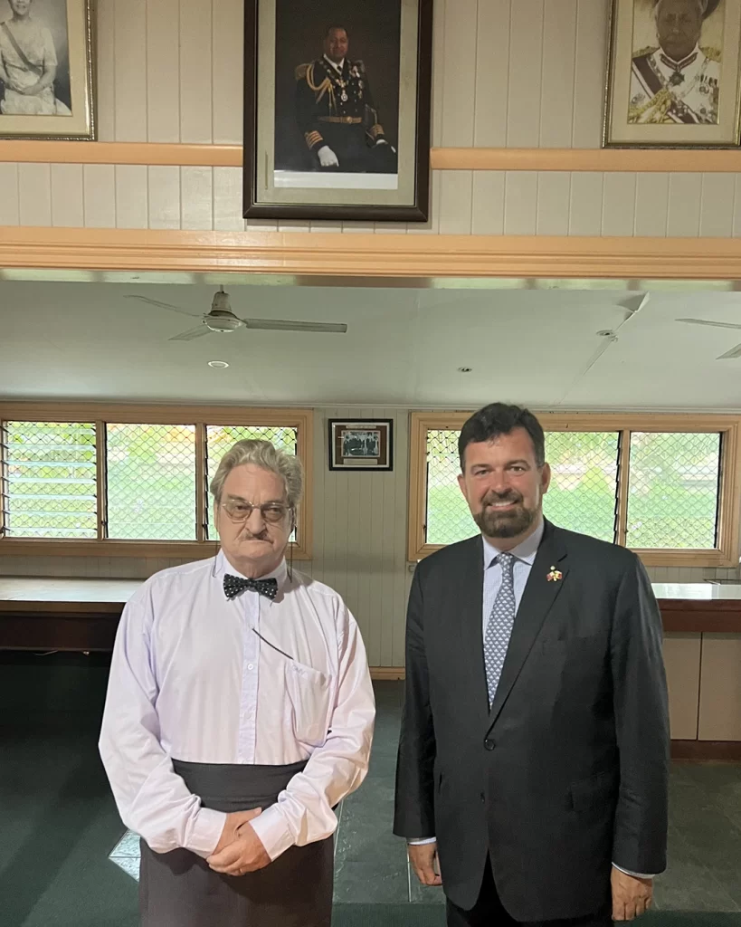 Consul-General Anthony Bailey calls on Lord Dalgety at the Royal Nuku’alofa Club - Consulate General of the Kingdom of Tonga in Portugal Consul-General Anthony Bailey calls on Lord Dalgety at the Royal Nuku’alofa Club - Consulate General of the Kingdom of Tonga in Portugal