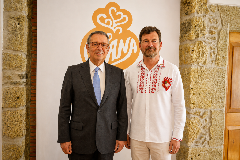 Cônsul-Geral de Tonga saúda o Presidente de Portugal e o Secretário de Estado da Cultura na Romaria d’Agonia - Consulado-Geral do Reino de Tonga na República Portuguesa