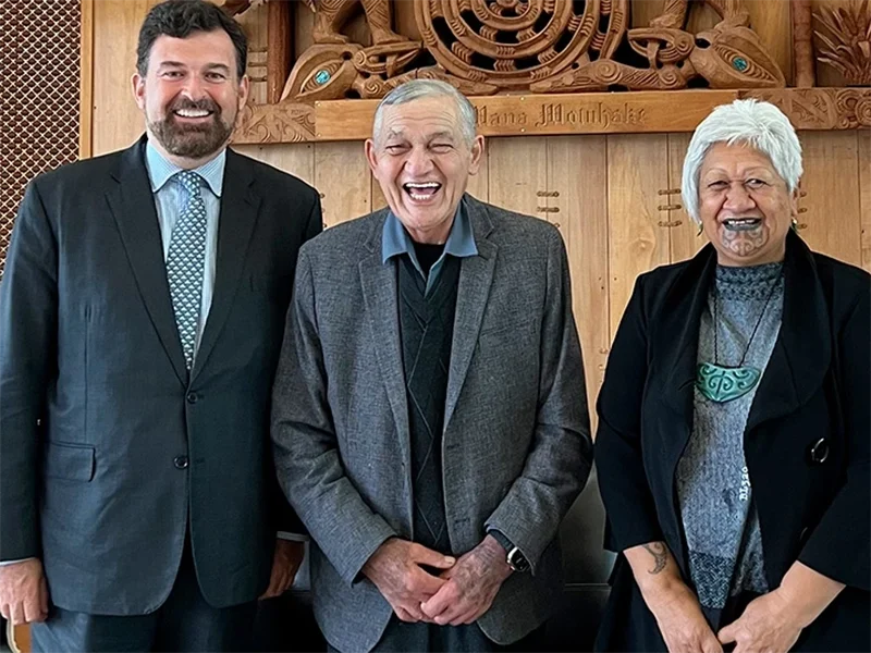 Hon-Consul-General-Anthony-Bailey-received-in-Audience-by-the-Maori-King-and-Queen-v3