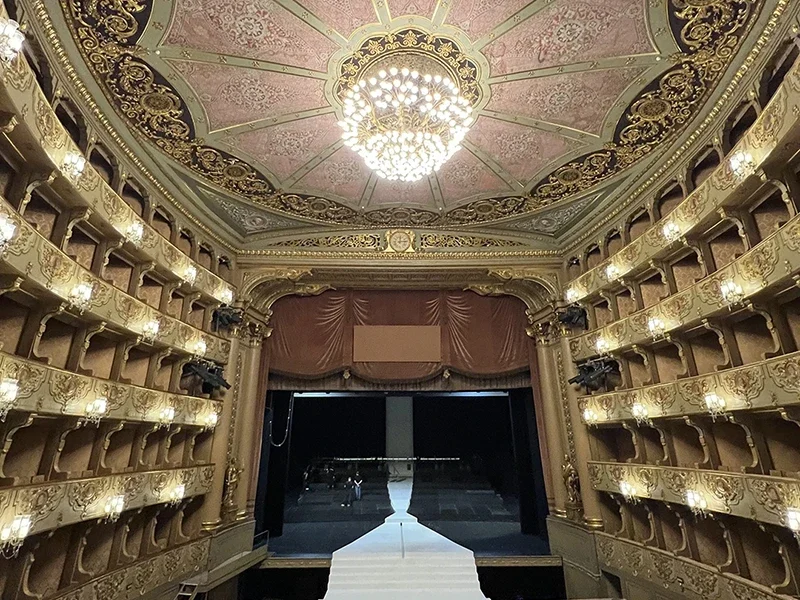 Tonga-Hon-Consul-General-in-Portugal-visits-National-Theatre-of-Sao-Carlos-01-b