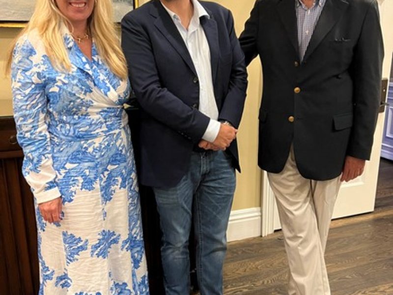tongan-consul-general-anthony-bailey-meets-reknown-photographer-conservationist-prince-hussain-aga-khan-00